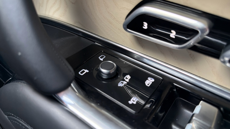 Land Rover Range Rover 4.4 P615 V8 SV 4dr Auto Petrol Estate